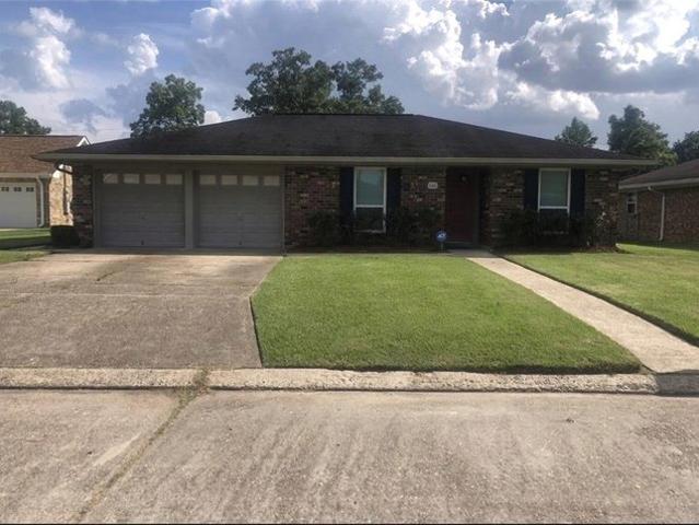 140 Magnolia Dr, Belle Chasse, LA 70037