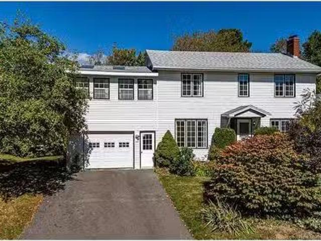 140 Surrey Cres, Fredericton, NB, E3B 4L3 house for sale Li.
