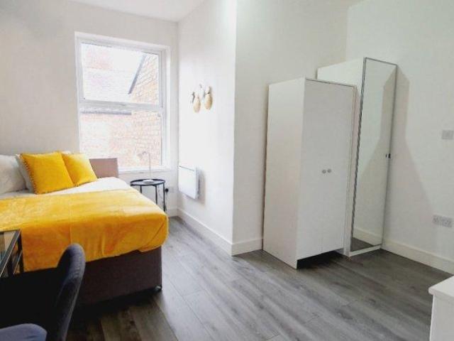 140 Park Road North, Wirral 1 bed in a house share to rent £550 pcm £127 pw