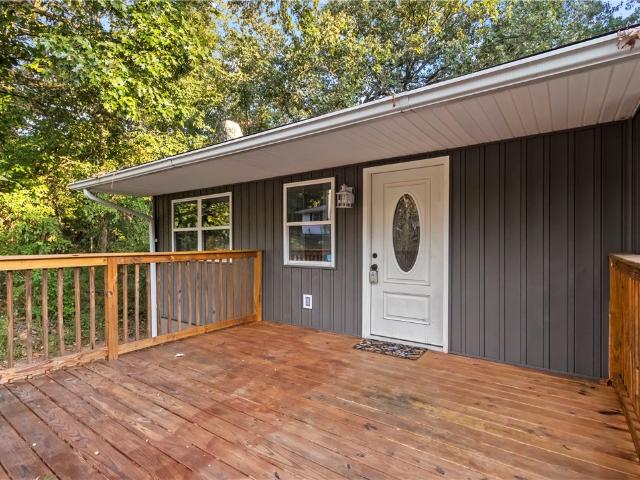 140 W Cardinal Lane