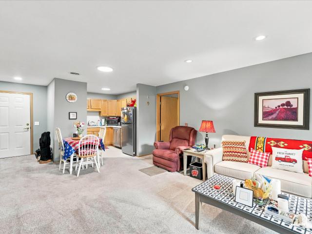 140 W Commerce Blvd, Unit 206