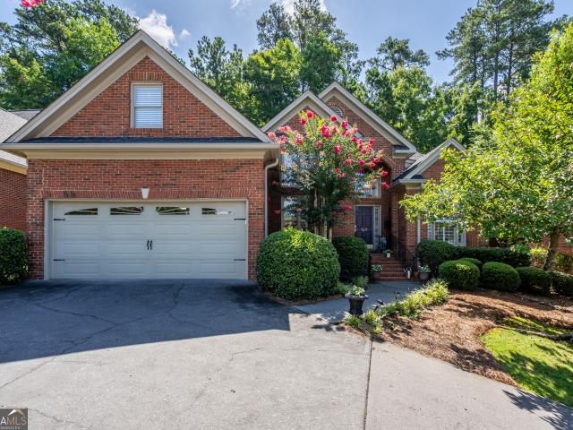 140 Vinings Court SE