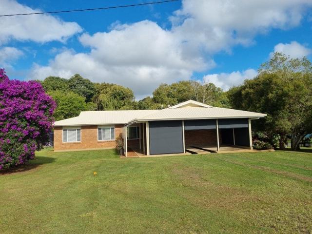 Your Own Private 140m Creek Frontage on 5571m2. On a Quiet No Through Road. Surrounded by Nature and Serenity. Only Minutes from Schools and Shops