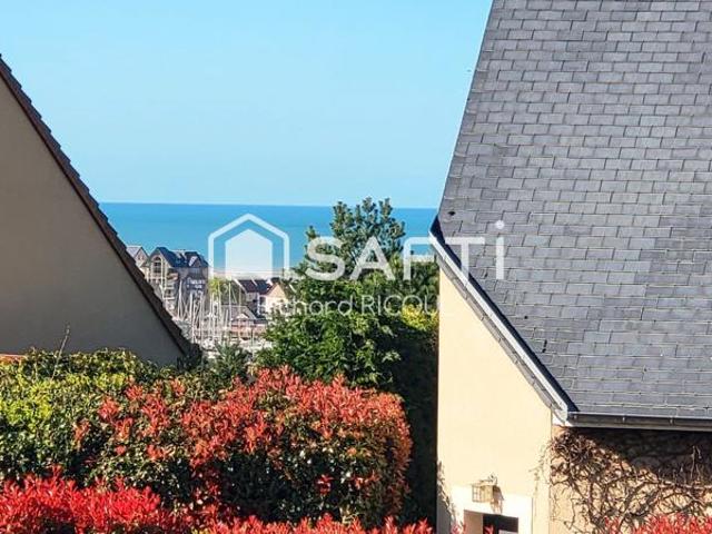 140m² au sol, 4 ch dont 1 suite au rdc. Studio 25m². Centre ville à pied
