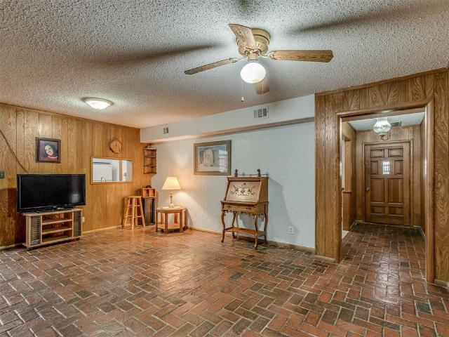 1414 E Sunset Lane