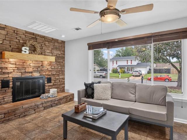 1416 Woodside CT