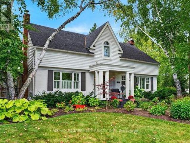 1417 Halifax Place, Burlington, ON, L7S 1J7 house for sale | Listing ID W13848 | Royal LePage
