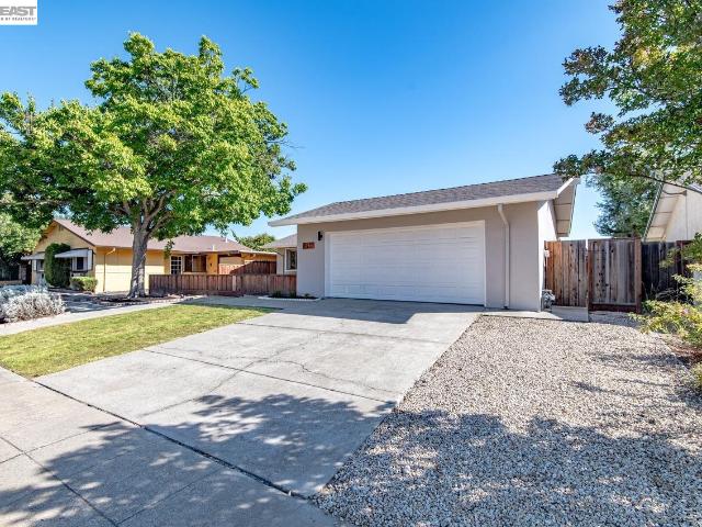 1418 Bluebell Dr