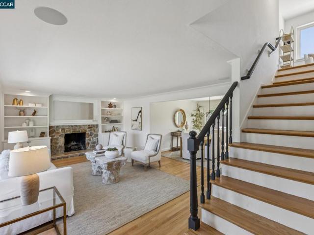 1418 De La Cruz Way