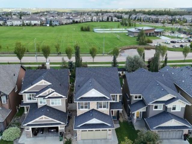 1419 Chahley Place Nw, Edmonton, AB, T6M 0J3 house for sale | Listing ID E4504 | Royal LePage