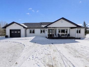 House for sale in Alberta - Office room