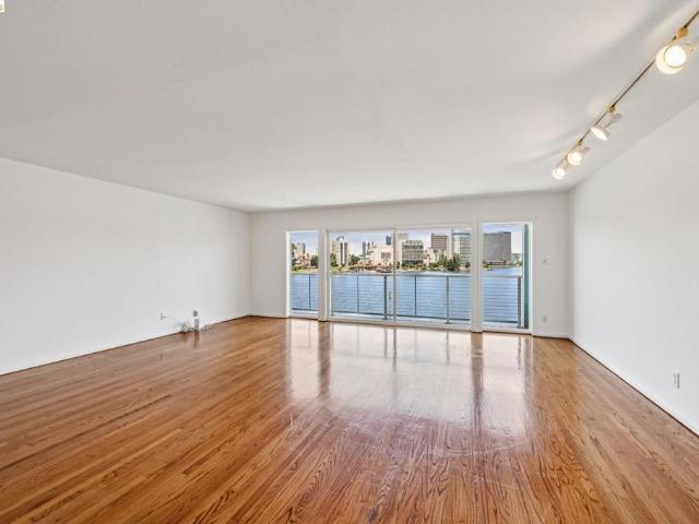 1410 Lakeshore Ave 6