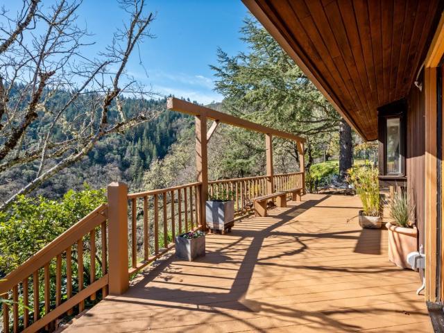 1411 Oak Knoll Rd, Ukiah, CA