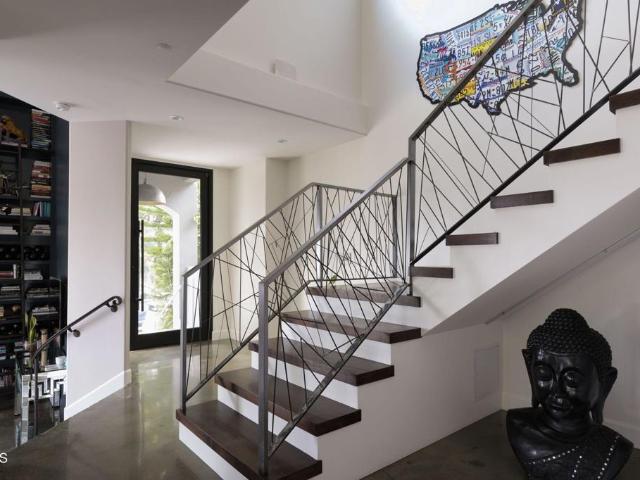 1411 Edgehill Place