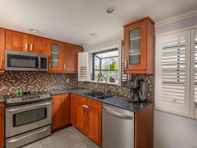 1411 Robinson Ave 14