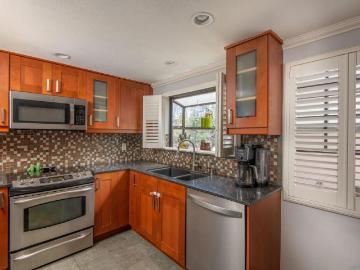 1411 Robinson Ave 14