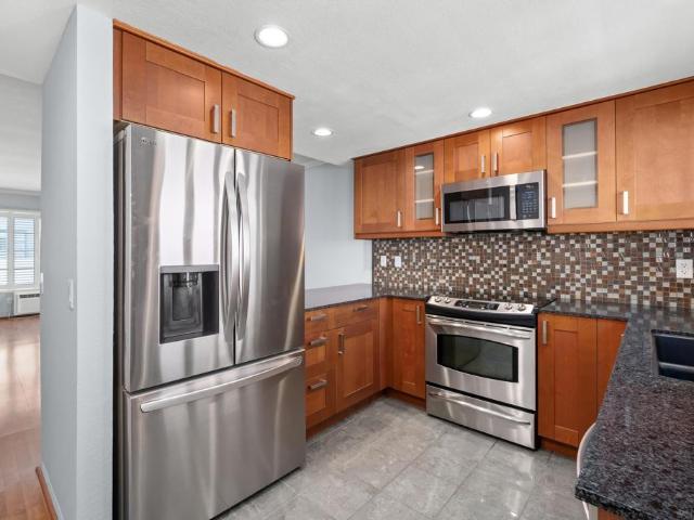 1411 Robinson Ave 14