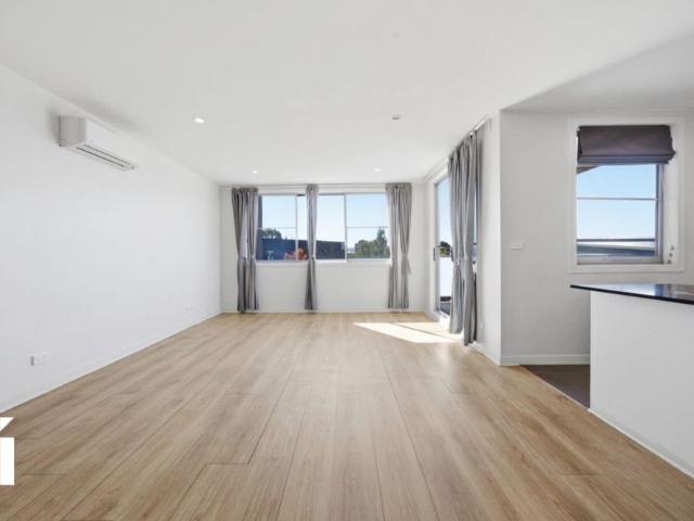 14/120 John Gorton Drive, Coombs