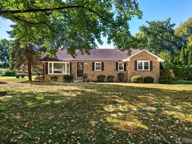 14127 Hillcrest St, Livonia, MI 48154
