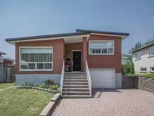 1412 Boul. Élisabeth, Laval Chomedey, QC, H7W 3J8 house fo.