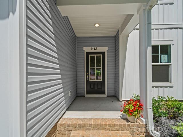 1412 Hubbard Terrace