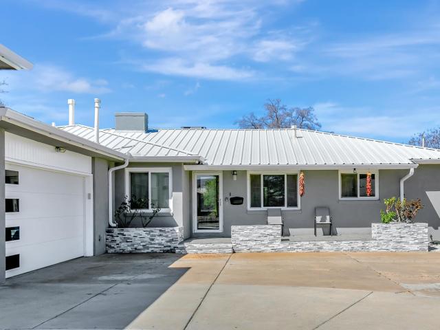 1413 Valencia Drive NE