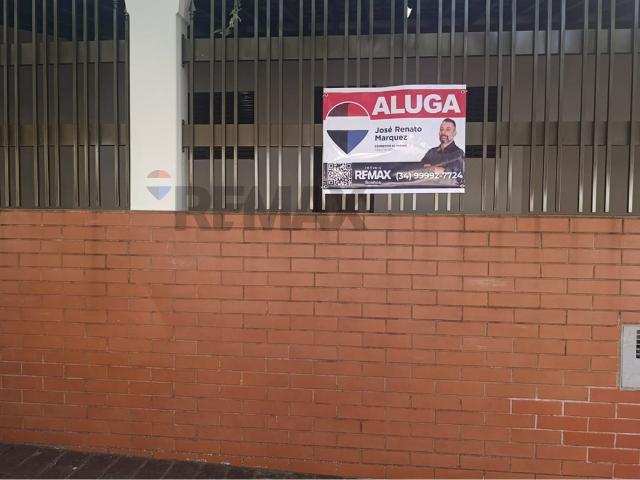 141 Área Útil Casa Alugar, 4 Dormitórios localizado em Rua Vinte e Oito, 548, Centro, Ituiutaba, Minas Gerais, 38300082 | Brasil