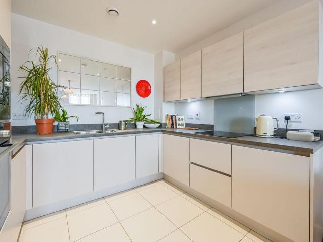 141 Bow Common Lane, London E3 1 bed flat to rent £2,000 pcm £462 pw
