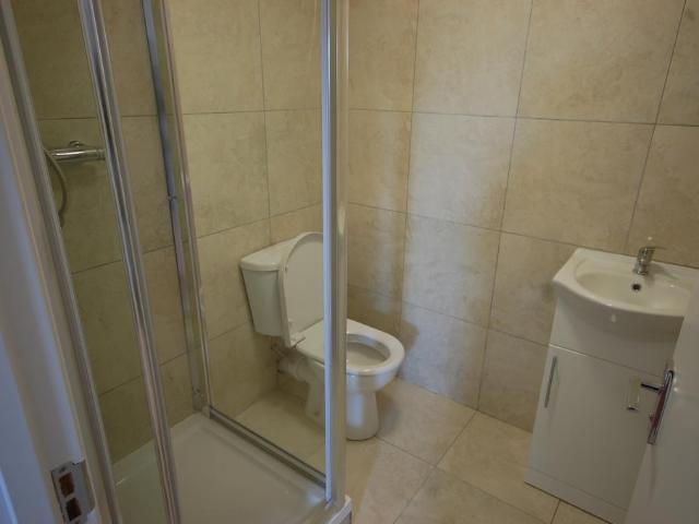 141 Ickenham Road, Ruislip HA4 Studio to rent £845 pcm £195 pw