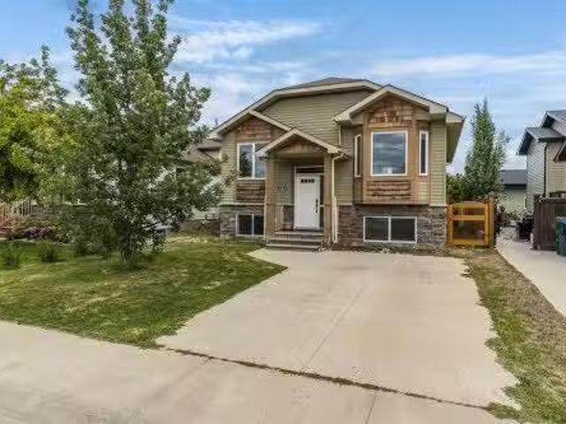 141 Somerset Road Se, Medicine Hat, AB, T1B 0G7 house for sa.