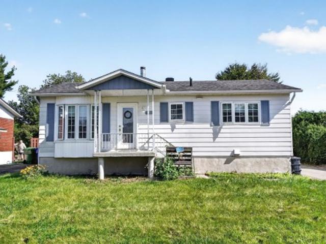 141 Rue Des Érables, Lachute, QC, J8H 1A7 house for sale | Listing ID 12505 | Royal LePage