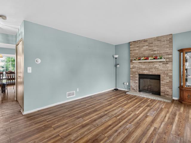 141 W Prairiefield Avenue