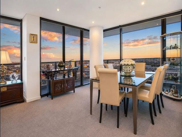 141sqm of Yarra's Edge luxury & Breathtaking views
