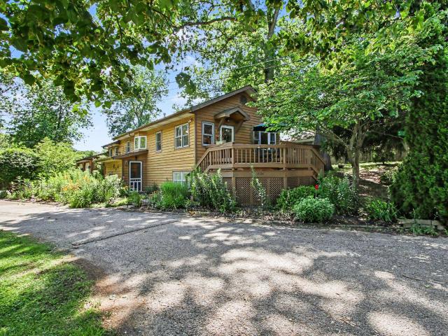1424 Island Road