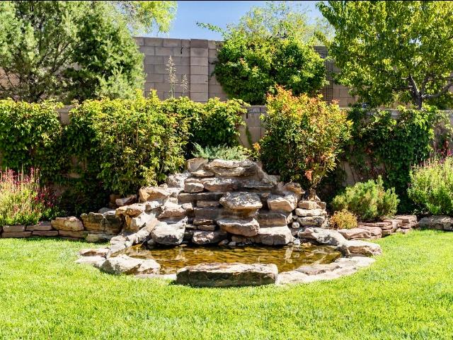1424 Vinca Trail NE