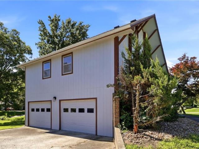 1424 Woodlawn Drive