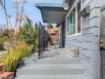 1425 W Gage