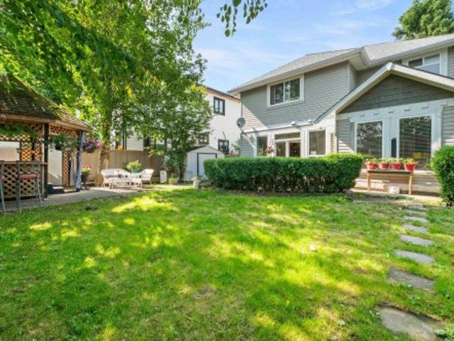 1426 Avenue, Surrey, BC, V3W 2L1 house for sale | Listing ID R3144 | Royal LePage