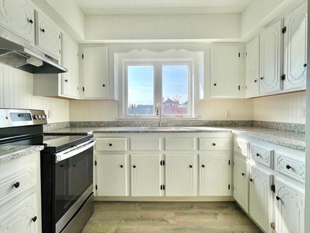 1427 Plymouth Ave, 2 beds, 1 full bath