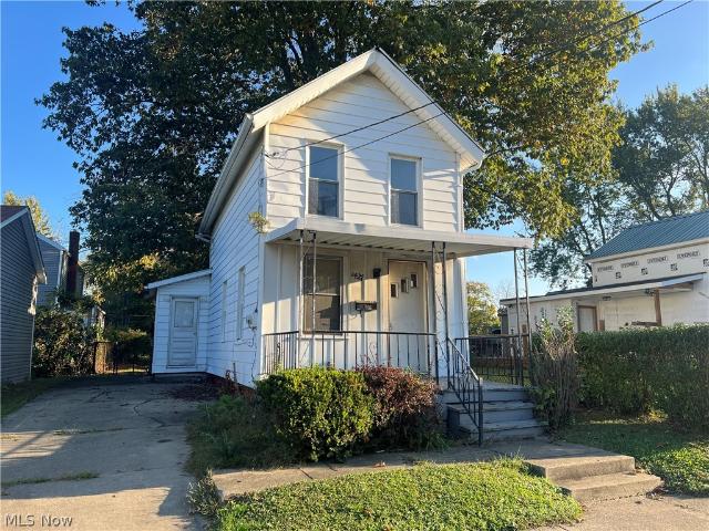 1427 4th Street NE