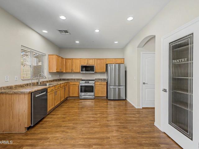 1429 E ELGIN Street