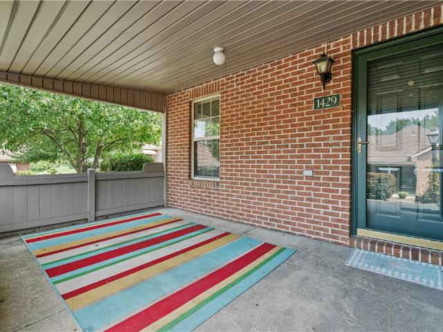 1429 Greenbriar Court