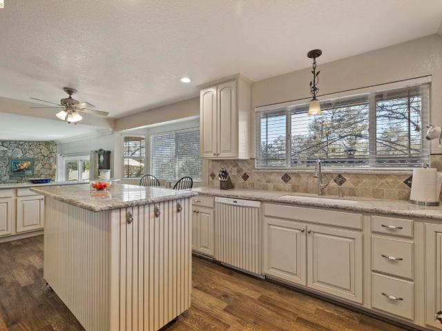 14201 Hillview Ct