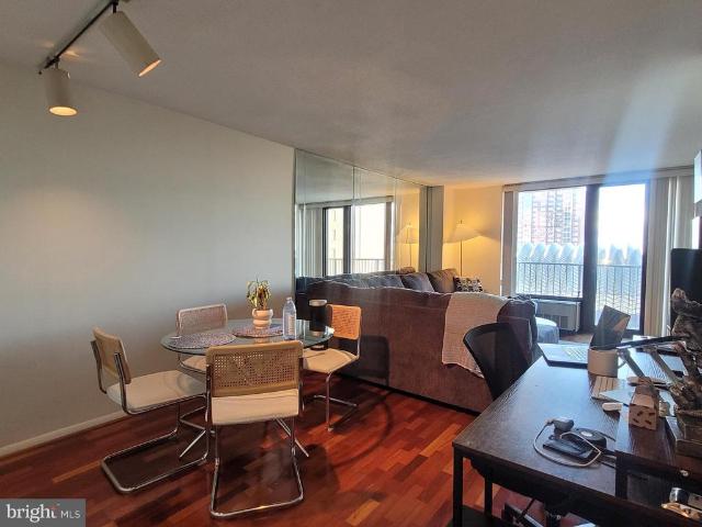 1420 Locust Street # 14P
