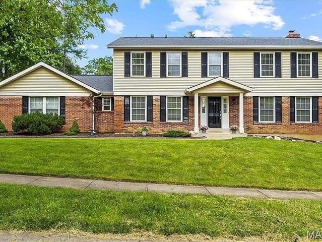 14217 Dinsmoor Dr, Chesterfield, MO 63017