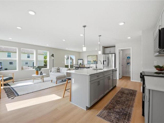 1421 S 4th Street E
