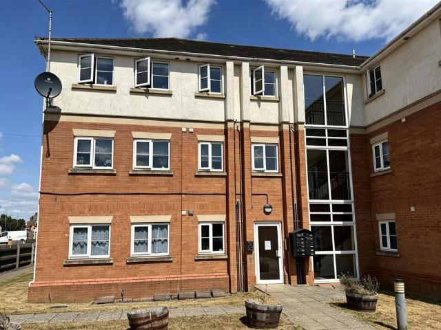 142 Churchill Mews 1 bed apartment to rent £795 pcm £183 pw