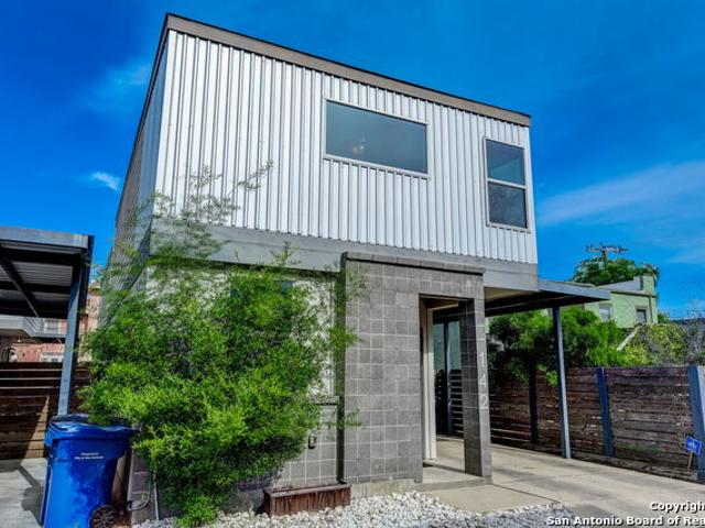 142 E Myrtle St