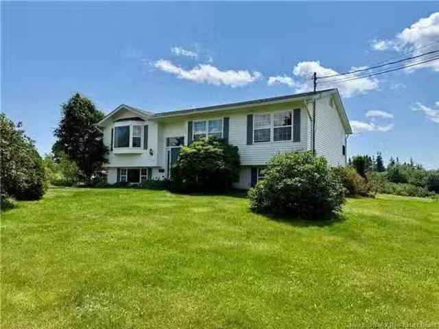 142 Fairfield Rd, Sackville, NB, E4L 2X9 house for sale Lis.