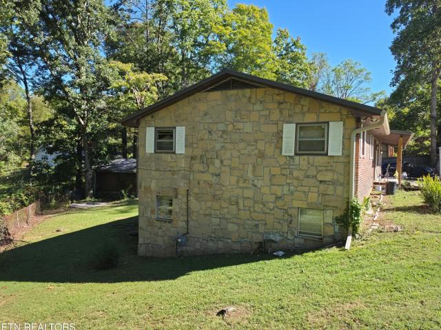 142 Oak Circle